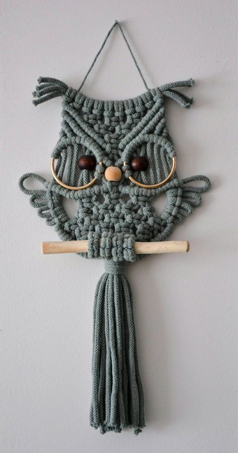 Little Laurel color cute and funny macrame owl with glasses wall hanging, Baby room Boho macrame wall decoration This macramé owl on the wall is such a cute little addition to any room! It adds lots of texture, made from 100% cotton braided cord.  The macramé owl also has two finished beads as eyes and also 'glasses', and this gives it an extra cute touch. The owl looks so clever and cute! Perfect addition to a nursery or kid's room. I really love this wall hanging, and I hope you do too!  Size: Macrame Kids Room, Baby Room Boho, Macrame Baby Room, Owl With Glasses, Owl Tutorial, Boho Baby Room, Free Macrame Patterns, Smart Baby, Colorful Wall Hanging