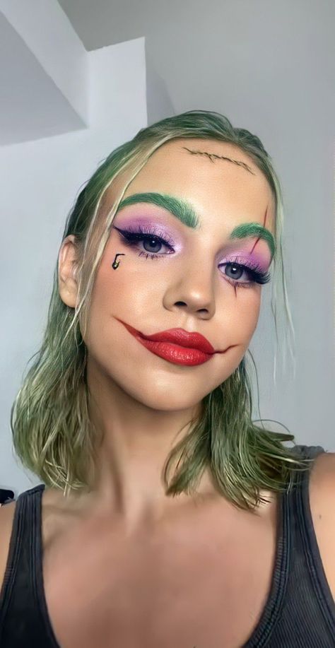 The Joker Inspired Makeup, 2024 Halloween Makeup, Joker Makeup Female Easy, Joker Make Up Female, Joker Costume Makeup, Halloween Kostüm Joker, Joker Costume Girl, Joker Makeup Female, Movie Character Makeup