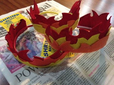 Hunger Games Crafts, Fire Crown, Campfire Games, Hunger Games Party, Hunger Games Movies, Watching A Movie, Let The Games Begin, What Time Is It, Diy Crown