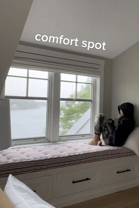 Double Bed Under Window, Window Sill Bed, Window Space Ideas Bedrooms, Bed Side Window Bedroom Ideas, Room Ideas Aesthetic Bed Next To Window, Window Side Sitting, Window Bed Ideas, Bed Window Aesthetic, Window Next To Bed