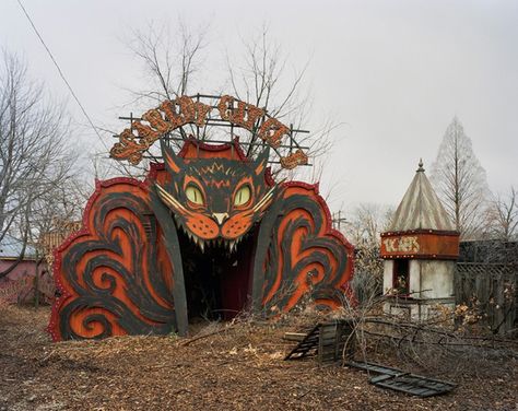 Abandoned Amusement Parks in Florida | Abandoned Amusement park In Detroit | Simply Haunted Spook Houses, Abandoned Theme Parks, Creepy Carnival, Abandoned Amusement Park, Dark Circus, Abandoned Amusement Parks, Hal Decor, Last Ride, Shotting Photo