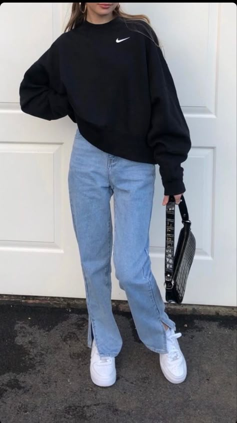 Black Hoodie And Blue Jeans Outfit, Black Nike Crewneck Outfit, Hoody Outfits Women Jeans, Black Hoodie Blue Jeans Outfit, Black Nike Sweatshirt Outfit, Black Hoodie Outfit Aesthetic, Nike Crewneck Outfit, Hoddies Outfits Woman, Nike Sweatshirt Outfit