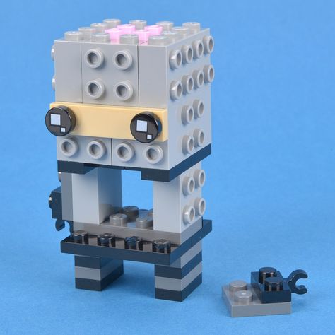 The anatomy of a BrickHeadz | Brickset: LEGO set guide and database Brickheadz Instructions, Brickheadz Moc, Lego Creations Instructions, Lego Classroom, Crop Pics, Lego Deadpool, Lego Faces, Lego Brickheadz, Lego Machines