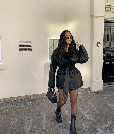 black leather jacket woman Fancy Outfit, Black Angel, Oufits Casual, Ig Feed, Wardrobe Inspiration, Looks Black, Mode Ootd, Modieuze Outfits, Elegantes Outfit