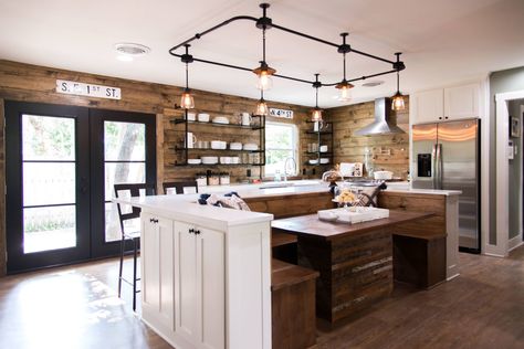 [Room] Breakfast nook is built into the center island beneath custom track lighting in this home in Woodway, Texas. [2000 × 1335] Kitchen Island Booth, Kitchen Island With Bench Seating, Gaines Kitchen, Modern Ranch House, Model Dapur, Fixer Upper Kitchen, Kitchen Island With Seating, Modern Ranch, Built In Seating