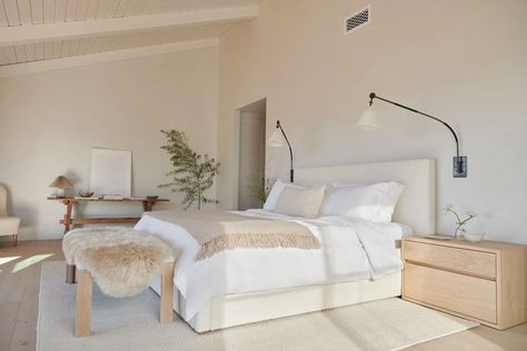 California Aesthetic Home, Bedroom Relaxing, St David, California Ranch, House Vibes, Condo Interior, Neutral Bedroom, Master Bed, Jenni Kayne