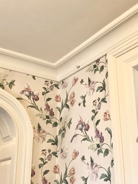 #estate #design #architecture #historic #house #dreamhome #wallpaper #floral House With Wallpaper, Floral Room Wallpaper, Cute House Wallpaper, Vintage Room Wallpaper, Vintage Flower Wallpaper Bedroom, Grandma Floral Wallpaper, Grandmas House Aesthetic Living Room, Home Aesthetic Wallpaper, Vintage Wallpaper Room