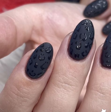 Matt Black Leopard Print Nails, Black Nails Animal Print, Black Nails Matte Design, Matte Cheetah Print Nails, Black Matte Cheetah Nails, Matte Black Leopard Nails, Animal Print Almond Nails, Almond Nails Matte Black, Leopard Nails Matte