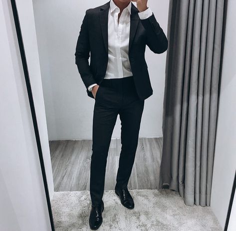 Man Wearing Suit Aesthetic, Black Business Casual Outfits Men, Business Casual Men Aesthetic, Mens Suit Aesthetic, Open Blazer Outfit, Suit Ideas For Men Classy, Aesthetic Suit Men, Black Suit Ideas For Men