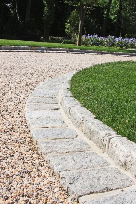 Driveway Entrance Landscaping, Garden Edging Ideas, Driveway Design, Driveway Landscaping, Edging Ideas, Home Landscaping, Garden Edging, House Landscape, Best Garden