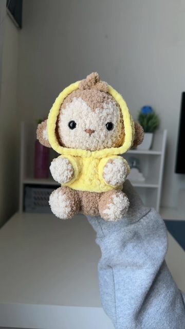 Crochet Stuffed Animal Accessories, Crochet Sweater For Plushie, Cute Crochet Monkey, Crochet Free Animal Patterns, Easy Crochet Stuffies For Beginners, Simple Cute Crochet Ideas Easy, Cute Crochet Animals Free Pattern Easy, Arumigami Crochet, Crochet Animals With Clothes