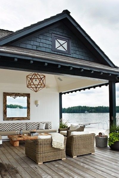 simple + chic lake house living room. Terrasse Med Tak, Wooden Deck, Renzo Piano, Lake Living, Outside Living, Design Exterior, Style At Home, Porch Patio, Outdoor Rooms