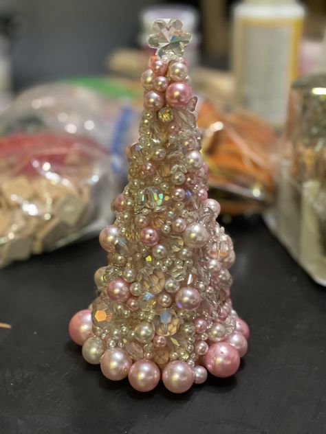 DIY Beaded Christmas Tree Diy Vintage Jewelry Christmas Tree, Diy Jewelry Christmas Tree, Beaded Christmas Tree Diy, Beaded Garland On Christmas Tree, Jeweled Christmas Trees Diy, Bead Tree Diy, Jewelry Ornaments Diy, Diy Beaded Crafts, Beaded Christmas Decorations Diy