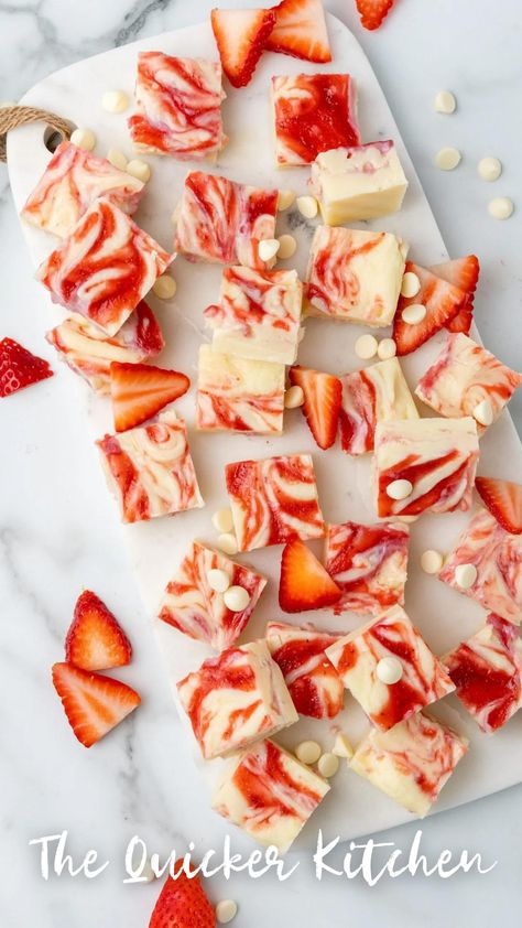 Fruit Fudge Recipes, Valentine’s Day Fudge, Homemade Valentines Candy, Valentine’s Recipes, Valintine Gifts, Valentine’s Day Sweets, Valentine’s Day Recipes, Strawberry Cheesecake Fudge, Valentine Fudge