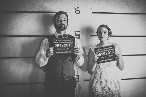 A bluegrass 1920s speakeasy jail wedding as seen on @offbeatbride #twenties #wedding Jail Wedding, 1920 Wedding, Speakeasy Wedding, 1920s Speakeasy, Flapper Wedding, Speakeasy Party, 1920s Photos, Roaring 20s Party, Diy Wedding Reception