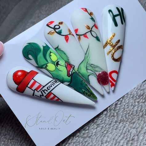 Grinch Bling Nails, Nails Idea 2023, Christmas Character Nails, The Grinch Nail Art, The Grinch Nails, Grinch Nails Designs, Christmas Nails Grinch, Grinch Nail Art, Grinch Christmas Nails