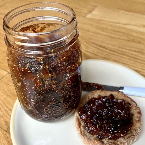 Homemade Southern Fig Preserves Recipe Fig Perserves Recipes, Fig Preserves Recipe, Fig Preserves, Canned Food Storage, Fig Jam, Fresh Figs, Three Ingredient, Canning Recipes, Vegan Gluten Free