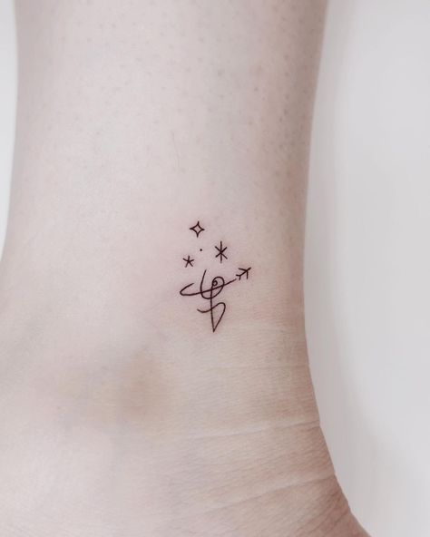 Aries Finger Tattoo, Aries Tattoo Minimalist, Aries Zodiac Tattoos, Small Tattoos Ideas, Aries Tattoos, Aries Constellation Tattoo, Amazing Tattoo Ideas, Small Finger Tattoos, Finger Tattoo For Women