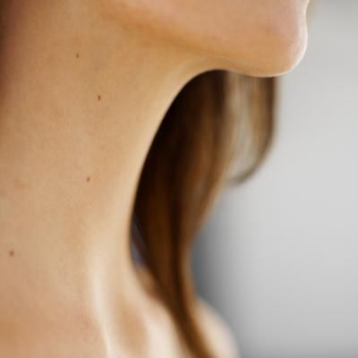 Chin Workout--sounds silly but it works your facial muscles and gets rid of that double chin and le jowls!. Chin Workout, Chin Exercises, Double Menton, Facial Exercises, Facial Muscles, Double Chin, Health And Beauty Tips, Karen Millen, Fitness Beauty