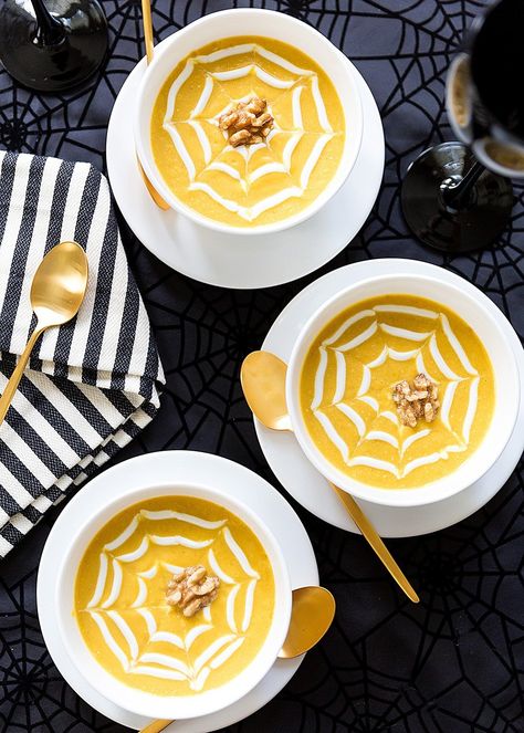 Butternut Squash and Walnut Soup Wedge Salads, Savory Halloween Food, Themed Dinners Ideas, Halloween Soup, Recipe Butternut Squash, Apple Cider Sangria Recipe, Dinner Party Style, Postres Halloween, Coconut Biscuits