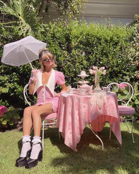 Tea Party Birthday Ideas, High Tea Outfit, Adult Tea Party, Tea Party Attire, Pink Tea Party, Best Food Recipes, High Tea Party, Party Photoshoot, Garden Party Birthday