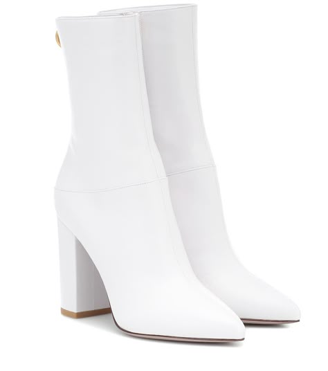 Valentino Boots, High Heels Classy, White Ankle Boots, Dr Shoes, Cute Shoes Heels, Shoes Heels Classy, White High Heels, Fancy Shoes, Pretty Shoes