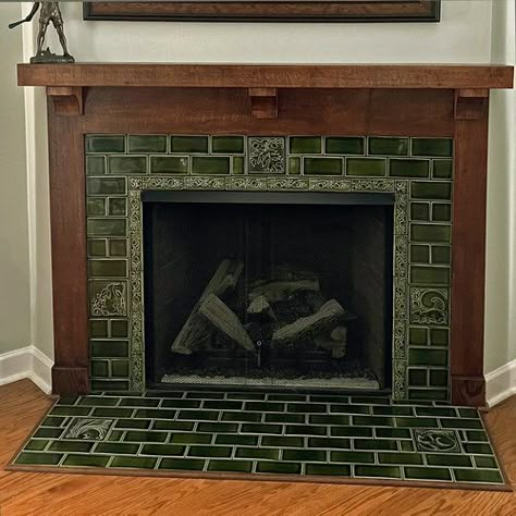 Arts and Crafts tile Art Deco Tiled Fireplace, Arts And Crafts Fireplace Surround, Subway Tile Fireplace, Fireplace Surround Ideas, Tiled Fireplaces, Arts And Crafts Fireplace, Fireplace Backsplash, Tiled Fireplace, Fireplace Trim