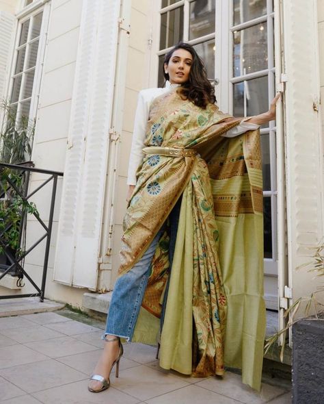 Saree Draping Ideas, Saree With Pants, Draped Fashion, Diwali Fashion, Draping Ideas, Saree Wearing Styles, Saree Wearing, Saree Bollywood, Saree Draping Styles