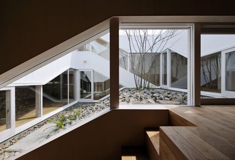 Mega House, Modern Japanese House, Pocket Park, Backyard Balcony, Ibaraki, Unique House Design, Urban Furniture, Courtyard House, Japanese Architecture