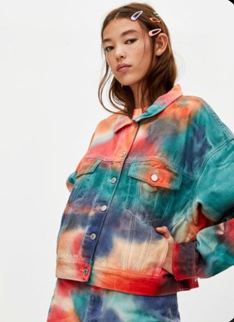 Tie Dye Jackets, Tie Dye Fashion, Mode Chanel, Tie Dye Denim, Denim Ideas, Tie Dye Outfits, Kleidung Diy, Ropa Diy, Simple Fashion