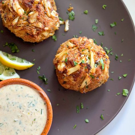 Crab Cakes Recipe Best, Arancini Balls, Baked Crab Cakes, Food Baddie, Crab Cakes Easy, Lump Crab Meat, Crab Cake Recipes, Maryland Crab Cakes, Shrimp Dip