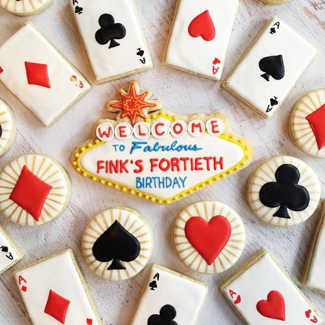 Casino Cookies Ideas, Casino Night Cookies, Poker Cookies Decorated, Playing Card Cookies, Poker Chip Cookies, Casino Themed Cookies, Casino Cookies Decorated, Poker Cookies, Vegas Cookies