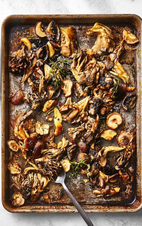 Vitamin D Foods, Wild Mushroom Recipes, Mushroom Side Dishes, Thyme Recipes, How To Cook Mushrooms, Healthy Morning Routine, Roasted Mushrooms, Cereal Recipes, Wild Mushrooms