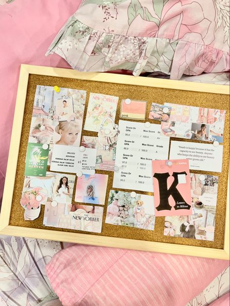 Coquette Bulletin Board, Cute Bulletin Boards For Bedroom, Pink Cork Board, Bulliten Boards Ideas Aesthetic, Aesthetic Bulletin Board Ideas, Cork Board Aesthetic, Aesthetic Bulletin Board, Hyperfeminine Coquette, Cork Board Ideas