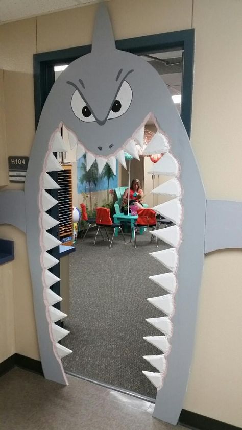 Tropisk Fest, Under The Sea Decorations, Ocean Theme Classroom, Ocean Birthday Party, Fest Temaer, Shark Themed Birthday Party, Ocean Birthday, Shark Birthday Party, Ocean Party