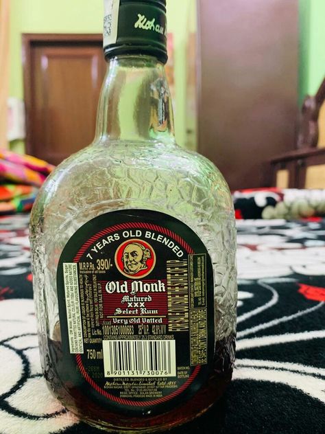 Old Monk Aesthetic, Old Monk Snap, Old Monk Rum, Daaru Party Pic, Photo Video App, Attitude Video, Liqueur Drinks, Old Monk, Black Hd Wallpaper