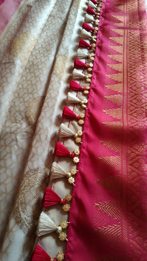 Tassels Fashion Clothing, Saree Kuchu New Designs, Silk Saree Blouse Designs Patterns, Beautiful Sleeves, Saree Tassels Designs, Design Triangle, Saree Kuchu Designs, Sari Design, Latest Blouse Designs Pattern