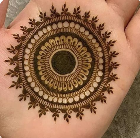 Round Mehndi Design, Easy Mehndi Design, Simple Mehendi Designs, Tato Henna, Easy Mehndi, Mehndi Designs For Kids, Very Simple Mehndi Designs, Simple Mehndi Designs Fingers, Full Mehndi Designs