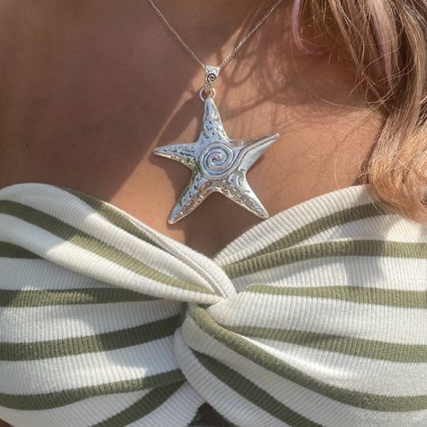 Starfish necklace, star necklace, vintage, thrifted, outfit inspo, summer outfit inspo, travel, vacation outfits Thrifted Outfit, Necklace Star, Outfit Inspo Summer, Starfish Necklace, Necklace Vintage, Vacation Outfits, Star Necklace, Travel Vacation, Necklace Silver