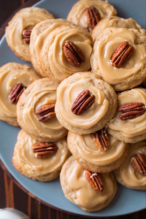 Brown Sugar Pecan Cookies - Cooking Classy Brown Sugar Pecan Cookies, Mincemeat Cookies, Sugared Pecans, Hot Chocolate Cookies, Pecan Cookies, Cooking Classy, No Cook Desserts, Toasted Pecans, Chewy Cookie