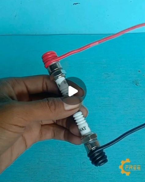 Survival Hacks, Free Energy Generator, Welding Tips, Energy Generator, Lunar Calendar, Free Energy, Survival Tips, Spark Plug, Batteries