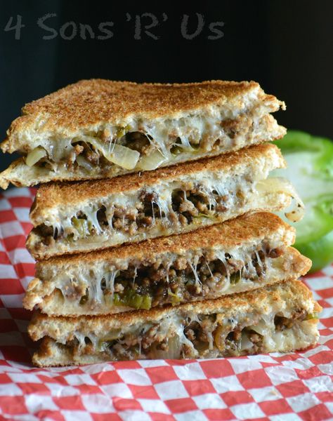 Ground Beef Philly Cheesesteak Grilled Cheese 4 Ground Beef Philly, Sandwich Specials, Philly Cheesesteak Soup, Amazing Sandwiches, Cheesesteak Soup, Best Philly Cheesesteak, Burger Ideas, Grilled Sandwiches, Philly Cheese Steak Recipe