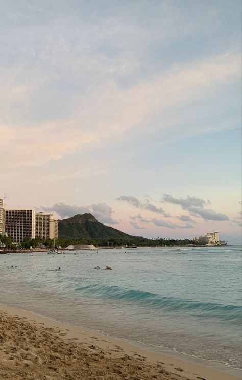 Oahu Hawaii Waikiki, Waikiki Beach Aesthetic, Waikiki Hawaii Aesthetic, Hawaii Lockscreen, Hawaii Pfp, Waikiki Aesthetic, Honolulu Hawaii Aesthetic, Lifeguard Aesthetic, Oahu Hawaii Aesthetic