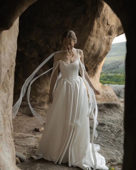 Out of time vintage wedding dress «Merit»🤍 Rennaisance Wedding Gown, Dreamers And Lovers Wedding Dress, Fantasy Inspired Wedding Dress, White Ethereal Dress, Maximalist Wedding Dress, Angelic Wedding Dress, Vintage Silk Wedding Dress, Wedding Dress Korean Style, Beach Dress Wedding