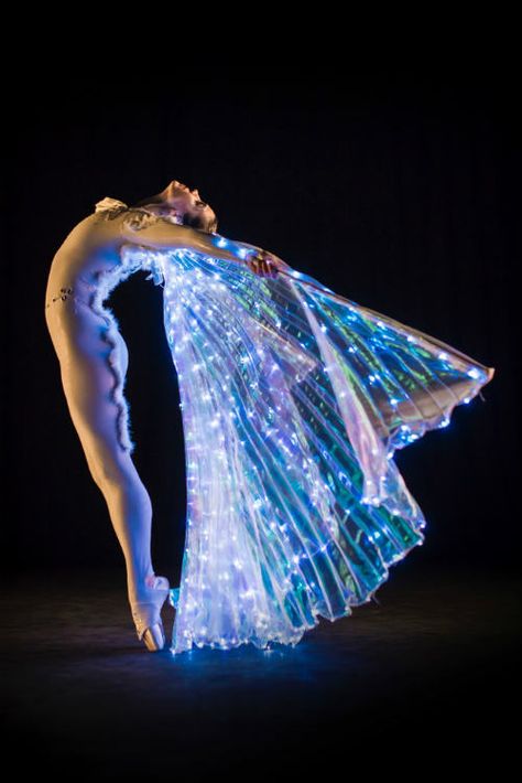 Light Up Dresses, Led Clothing, Ballet Photos, Circus Art, Midsummer Nights Dream, Futuristic Fashion, Arte Fantasy, Dance Photography, Pole Dance