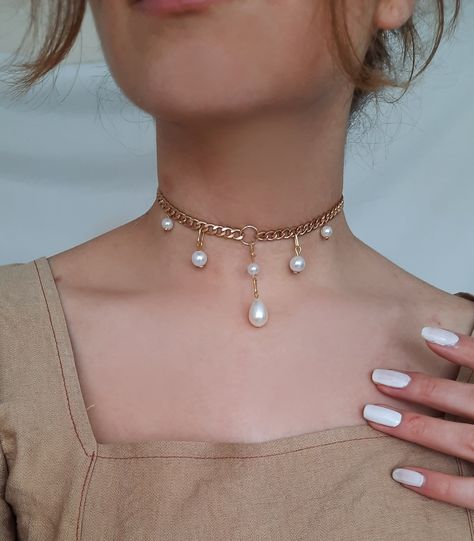 Choker Pearl Necklace, Pearl Beads Necklace, Choker Pearl, Pearl Necklace Choker, Pearl Choker Necklace, Gold Choker Necklace, Funky Jewelry, Jewelry Lookbook, Gold Choker