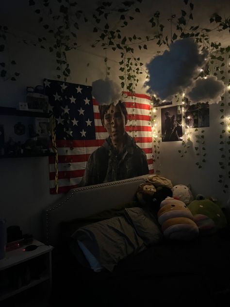 Tlou Inspired Room, The Last Of Us Bedroom Ideas, Ellie Williams Room, The Last Of Us Bedroom, The Last Of Us Room Ideas, Tlou Room Decor, The Last Of Us Room Decor, The Last Of Us Room, Music Room Design