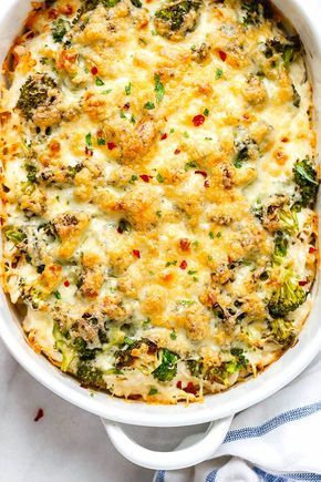 Broccoli Chicken Casserole - A loaded and comforting chicken casserole your whole family will love! Mrc Recipes, Broccoli Chicken Casserole, Chicken Casserole Dinners, Spinach Balls, Cena Keto, Keto Casseroles, Comidas Keto, Broccoli Bake, Broccoli Chicken