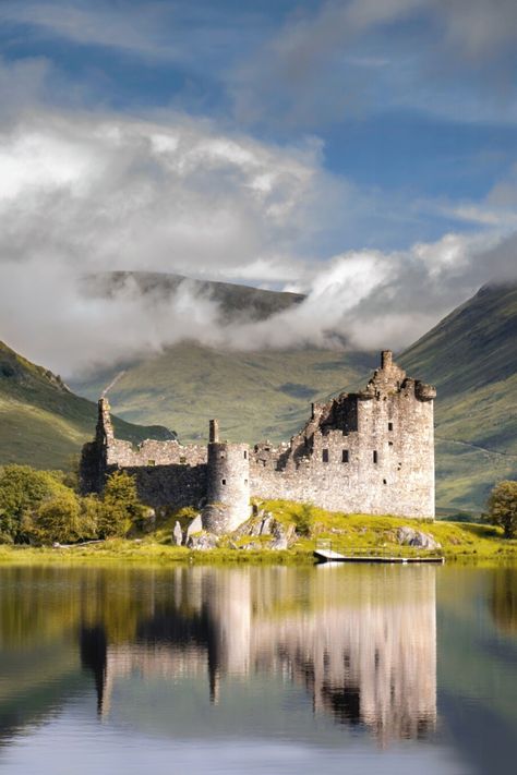 Kilchurn Castle, Cotswold Villages, Castles In Scotland, Scotland Castles, Scottish Castles, Scottish Landscape, Chateau France, Summer Road Trip, Beautiful Castles