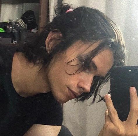 Seth Capella, Long Messy Hair, Brown Hair Boy, Brown Hair Men, Zodiac Academy, Fesyen Rambut, Long Dark Hair, Boys Long Hairstyles, Long Brown Hair